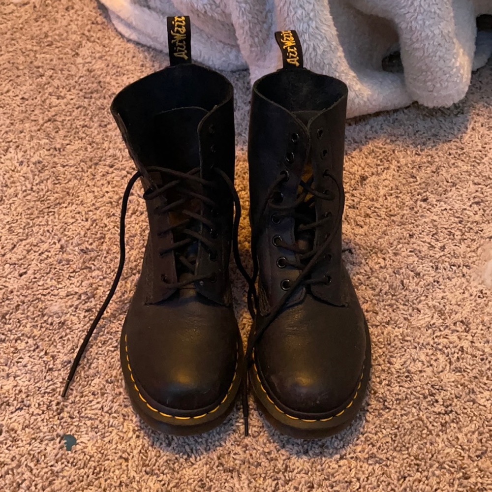 Women’s size 9 Black Dr Martins